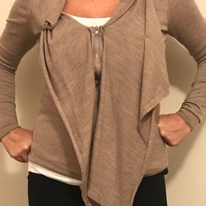 Elite Tahari sweater